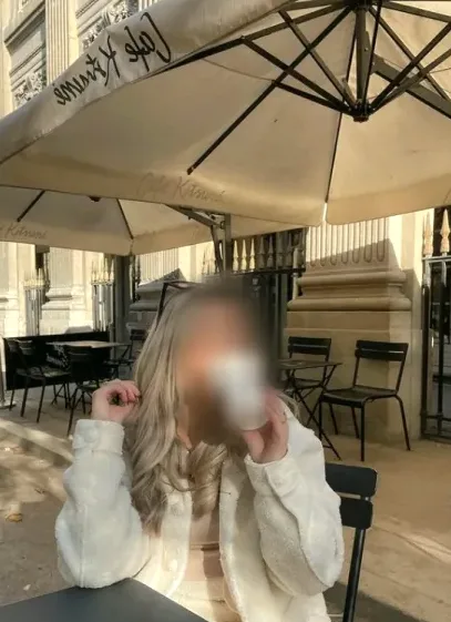 Anne, 32