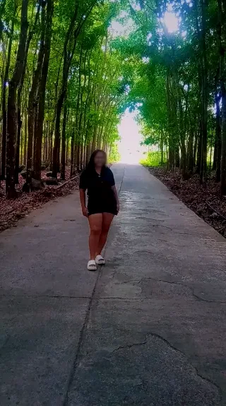 Anouk, 23