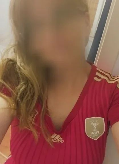 Isabel, 35