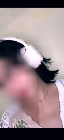 Mila, 30