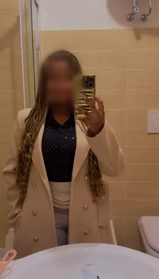 Sara, 27
