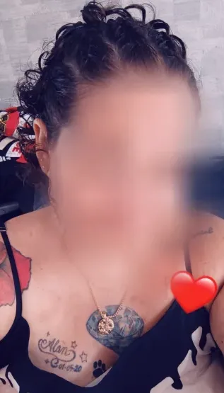 Suzanne, 40